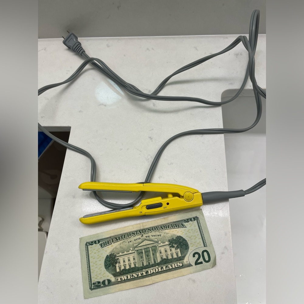 Drybar tress press straightener